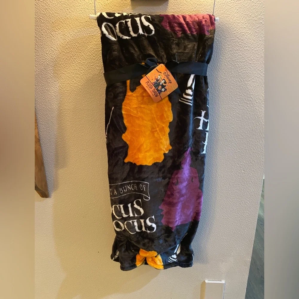 Disney Villains Halloween Hocus Pocus  plush Throw 50”x70” Brand new
